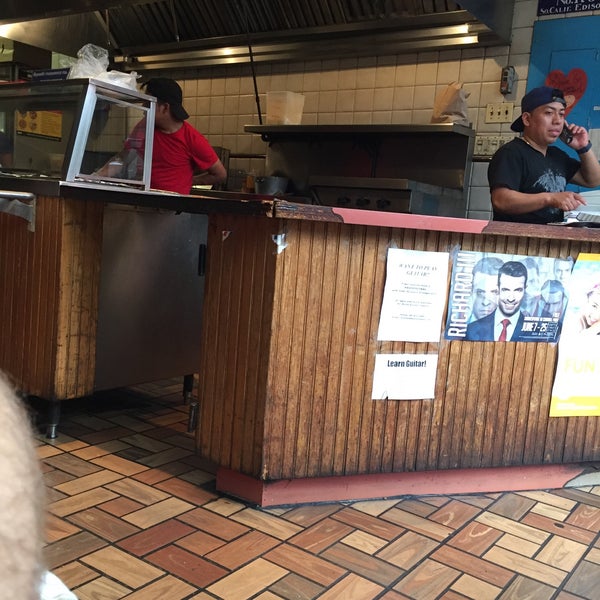 6/17/2017에 Ethan님이 Buddy&#39;s Burrito &amp; Taco Bar에서 찍은 사진