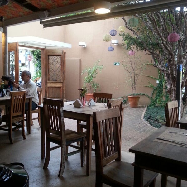Photo taken at Otávio Machado Café e Restaurante by Claudio T. on 4/14/2013