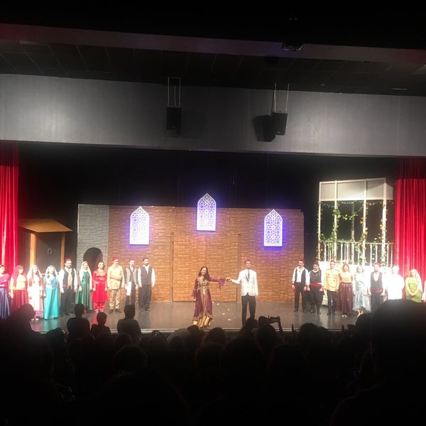 Foto tirada no(a) Sahne Tozu Tiyatrosu Haldun DORMEN Sahnesi por Sezgi Koca em 3/22/2019