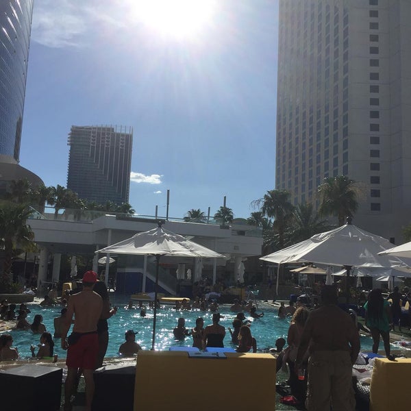 Photo taken at Palms Pool &amp; Dayclub by Oscar J. on 7/12/2015