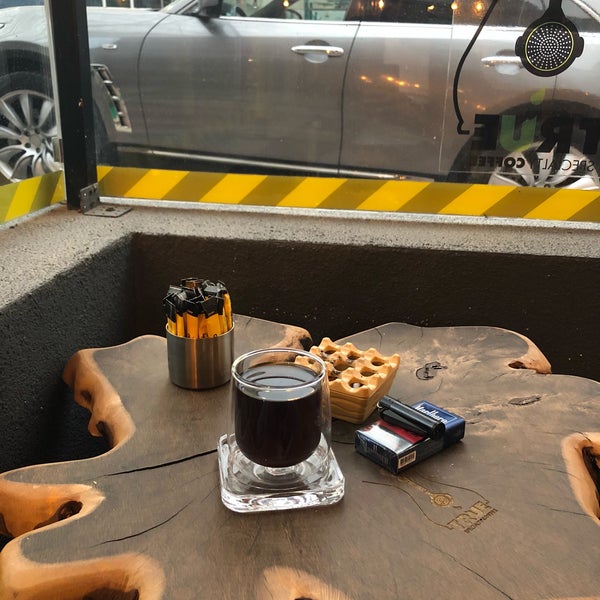 3/22/2018 tarihinde Sahin ..ziyaretçi tarafından True Specialty Coffee'de çekilen fotoğraf