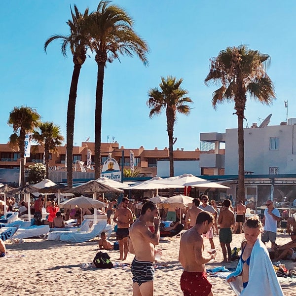 รูปภาพถ่ายที่ Bora Bora Ibiza โดย Michel T. เมื่อ 7/28/2019