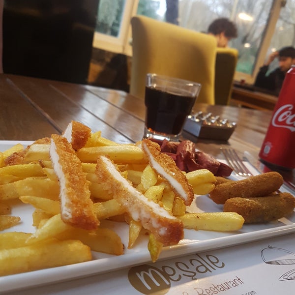 Снимок сделан в Meşale Cafe &amp; Restaurant пользователем bora c. 1/27/2019