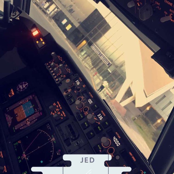 Foto tirada no(a) King Abdulaziz International Airport (JED) por Aziz Z. em 3/13/2018