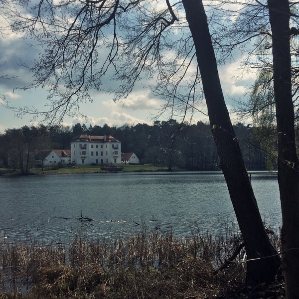 รูปภาพถ่ายที่ Jagdschloss Grunewald โดย T. B. เมื่อ 4/2/2017