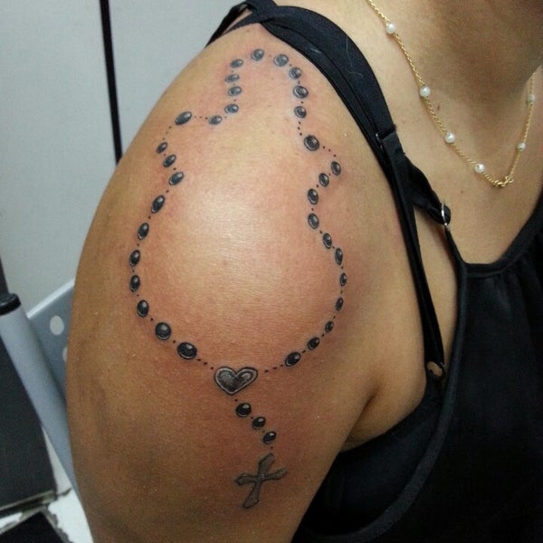Photo taken at House of Pain RJ - Tattoo &amp; Piercing Center by Rodrigo B. on 7/4/2013