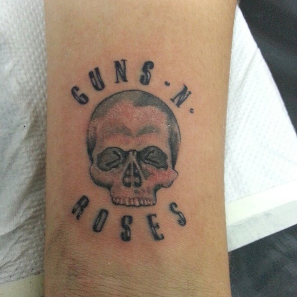 Photo taken at House of Pain RJ - Tattoo &amp; Piercing Center by Rodrigo B. on 4/8/2013