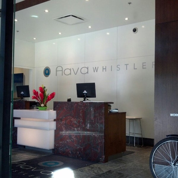 รูปภาพถ่ายที่ Aava Whistler Hotel โดย E D. เมื่อ 7/1/2014