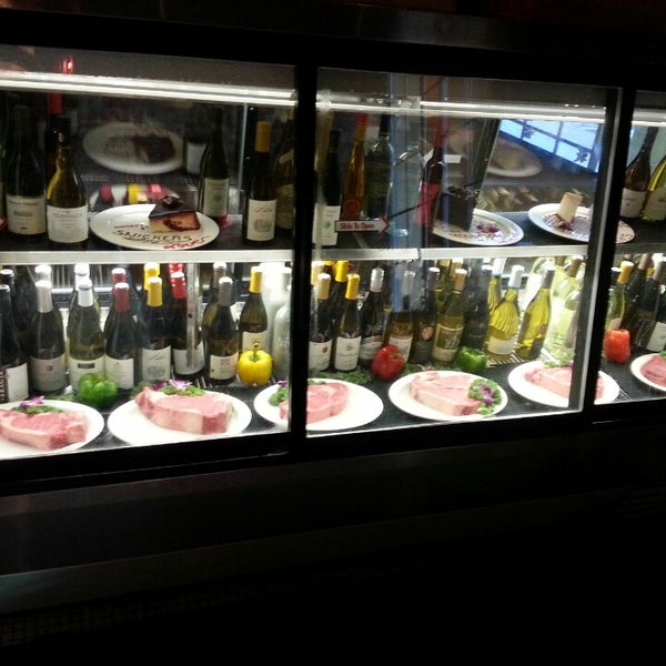 7/15/2013 tarihinde Daniel D.ziyaretçi tarafından Charley&#39;s Steak House &amp; Seafood Grille'de çekilen fotoğraf