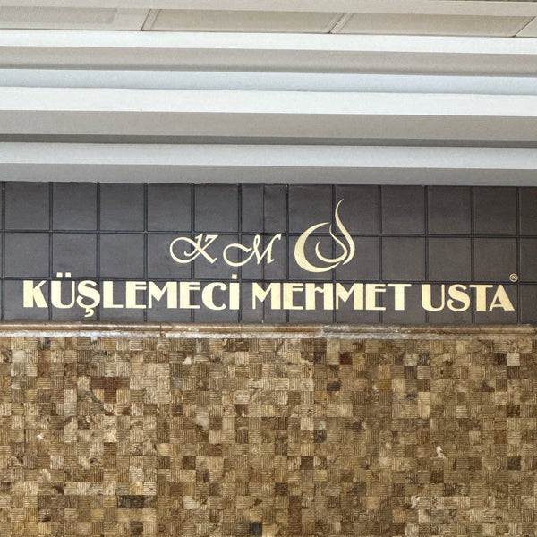 รูปภาพถ่ายที่ Küşlemeci Mehmet Usta โดย Sevinç A. เมื่อ 10/15/2023