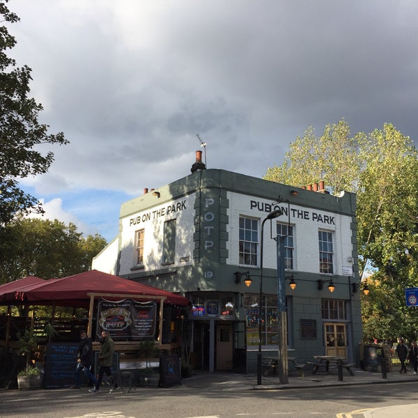 10/22/2016 tarihinde Sir Kanziyaretçi tarafından Pub on the Park'de çekilen fotoğraf