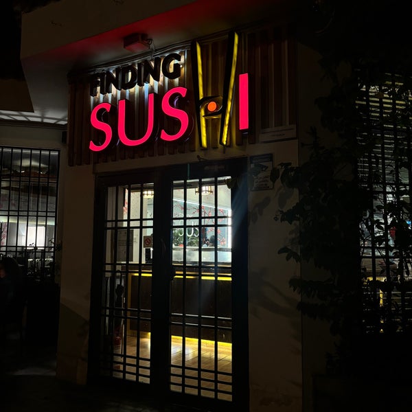 Foto diambil di Finding Sushi oleh Rs .. pada 5/1/2024