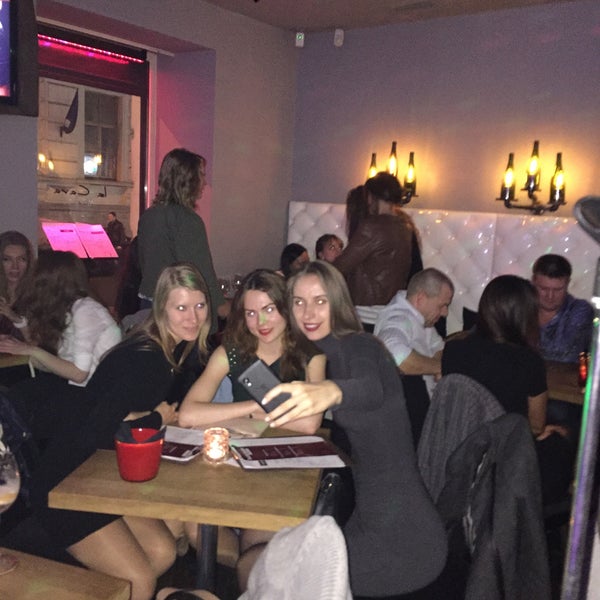 Foto tomada en La Cava Cafe&amp;Bar  por Denis Makarov el 10/3/2015