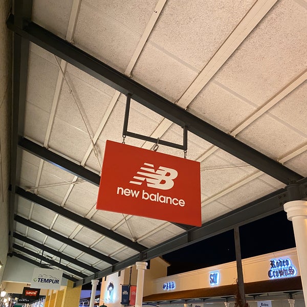 ニューバランス ファクトリーストア 鳥栖 Outlet Store ニューバランス ファクトリーストア 鳥栖 Outlet Store