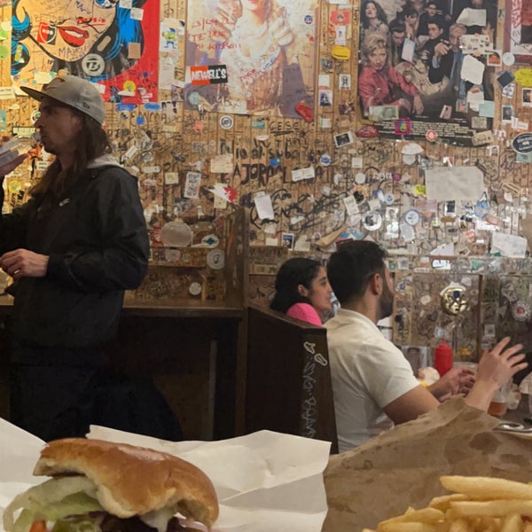 10/18/2022 tarihinde Mdziyaretçi tarafından Burger Joint'de çekilen fotoğraf