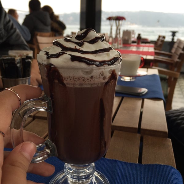 Das Foto wurde bei Çeşmîdil Cafe &amp; Restaurant von Bengisu K. am 1/27/2015 aufgenommen