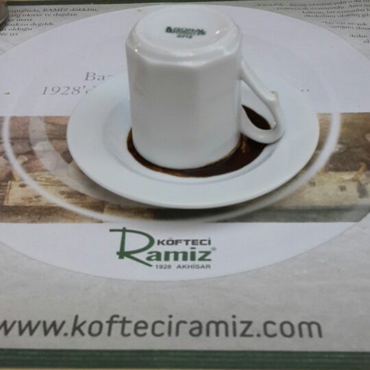 Foto tirada no(a) Köfteci Ramiz Plus por Tuğba K. em 8/21/2013