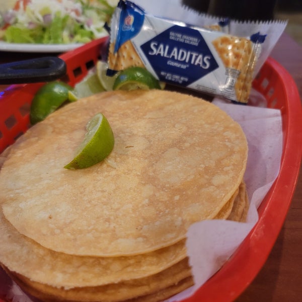 El Gallito Sinaloense Marisquería en Northwest Side