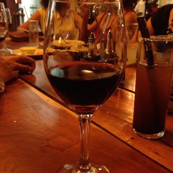 5/25/2013にJorge A.がOff The Vine Playa Wine &amp; Deli Barで撮った写真