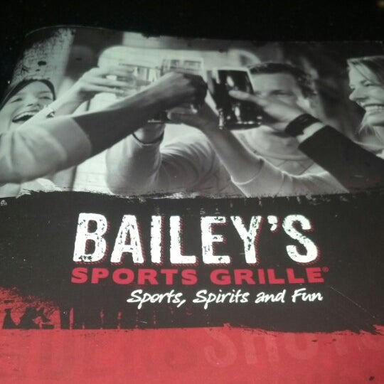 Foto diambil di Bailey&#39;s Pub and Grille oleh Fred G. pada 11/2/2012