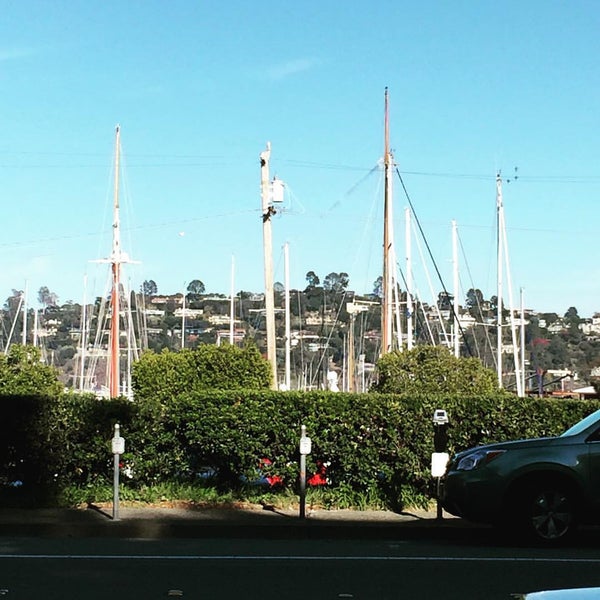 Photo taken at Fish &amp; Chips of Sausalito by Kat M. on 11/21/2015