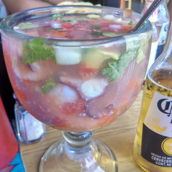 Foto tirada no(a) Ceviches Mariscos Pina por Christian M. V. em 1/26/2018