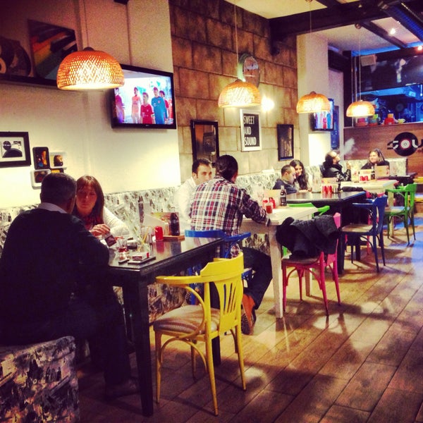 Foto tomada en Sound Cafe&amp;Restaurant  por Taner Ç. el 1/28/2014