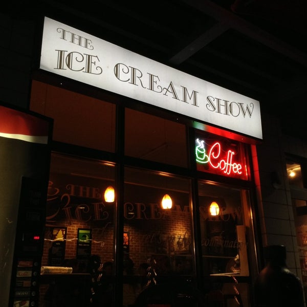 รูปภาพถ่ายที่ The Ice Cream Show โดย Spencer Z. เมื่อ 2/15/2013