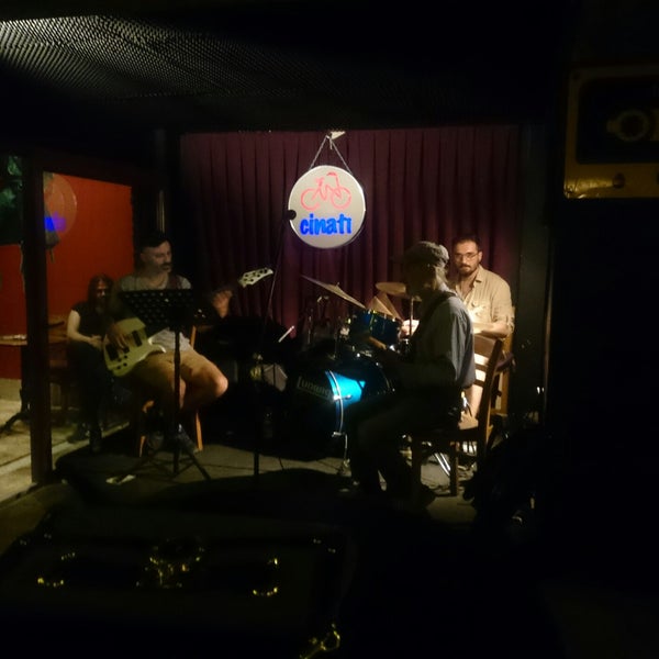 รูปภาพถ่ายที่ Cinatı Cafe &amp; Bar โดย Pınar . เมื่อ 8/2/2018