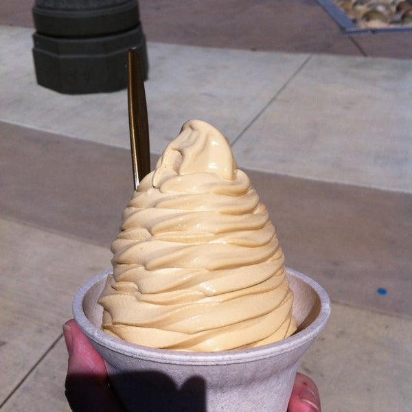 3/10/2013 tarihinde Carrie G.ziyaretçi tarafından Golden Spoon Frozen Yogurt'de çekilen fotoğraf