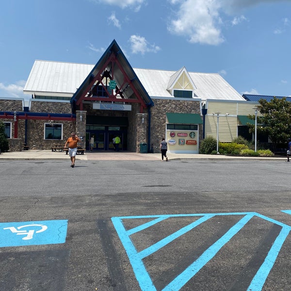 Photo taken at Sideling Hill Service Plaza by Tom S. on 7/5/2021
