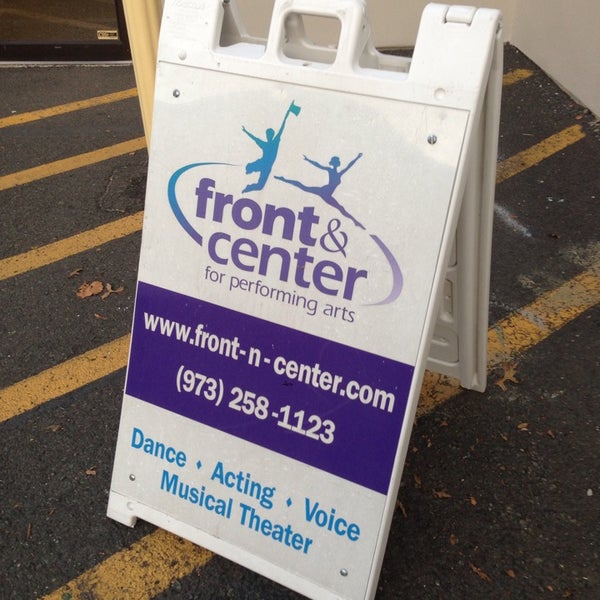 รูปภาพถ่ายที่ Front &amp; Center for Performing Arts โดย Tom S. เมื่อ 10/14/2013