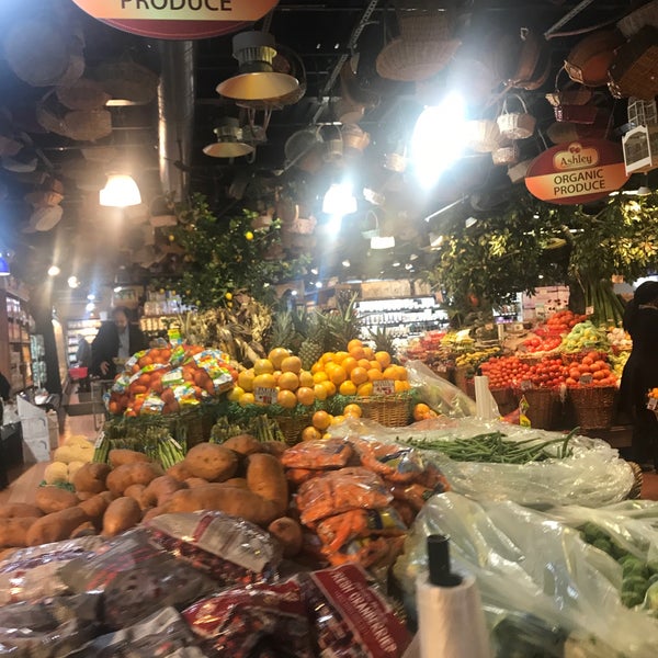 11/21/2018 tarihinde Tom S.ziyaretçi tarafından Ashley Marketplace'de çekilen fotoğraf