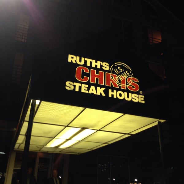 Снимок сделан в Ruth&#39;s Chris Steak House - Pier 5 пользователем Tom S. 5/21/2016