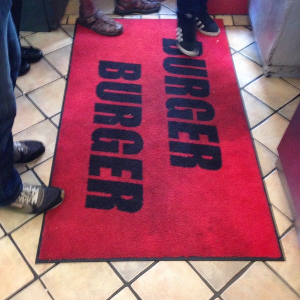 9/18/2015에 Tom S.님이 Burger Burger에서 찍은 사진