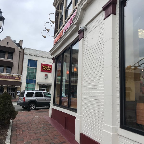 Dunkin' Donuts 2 S Orange Ave