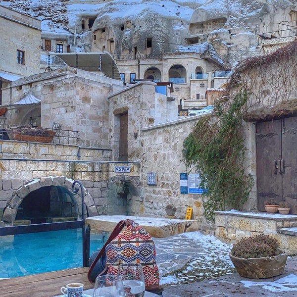 รูปภาพถ่ายที่ Anatolian Houses Hotel โดย Şule Ö. เมื่อ 1/22/2021
