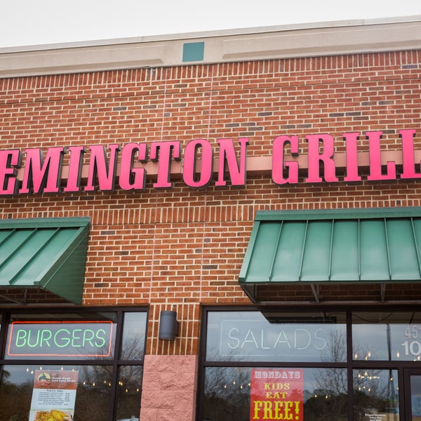 Foto tirada no(a) Remington Grill Burgers &amp; BBQ- Raleigh por Remington Grill Burgers &amp; BBQ- Raleigh em 2/19/2018
