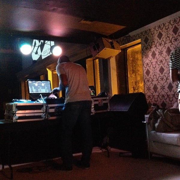 7/27/2014にKenya ..がLiv Nightclubで撮った写真