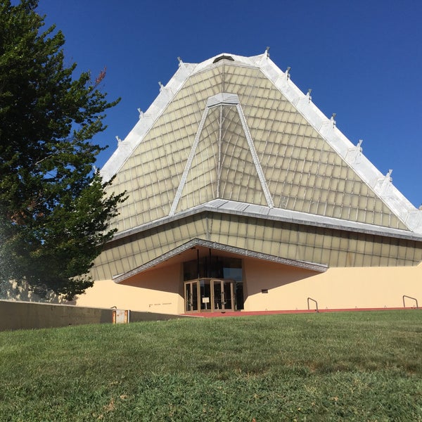 รูปภาพถ่ายที่ Beth Sholom Congregation โดย Kenya .. เมื่อ 8/2/2015