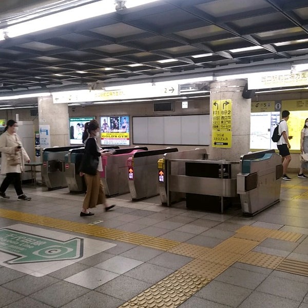 東京メトロ 西口駅前広場方面改札口 Estacion De Metro 東京メトロ 西口駅前広場方面改札口 Estacion De Metro