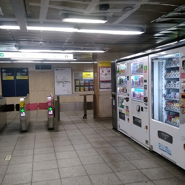 東京メトロ 西口駅前広場方面改札口 Estacion De Metro 東京メトロ 西口駅前広場方面改札口 Estacion De Metro