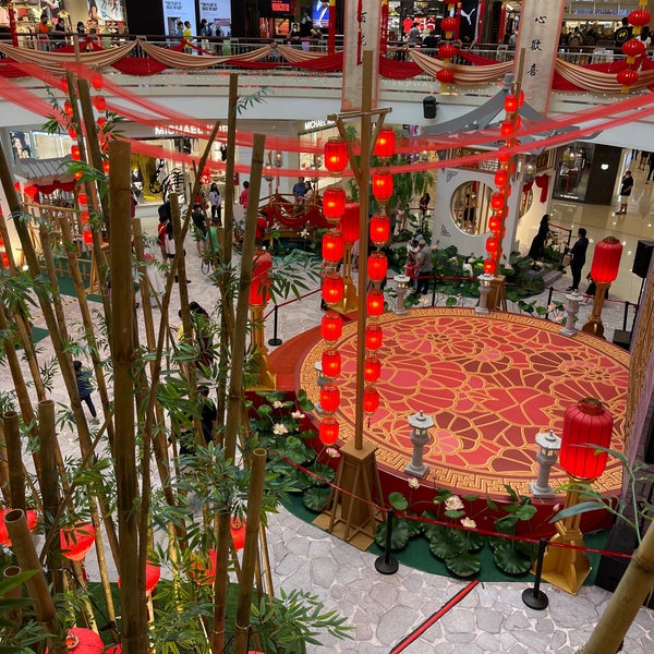 Foto diambil di Queensbay Mall oleh Rasyid S. pada 2/2/2022
