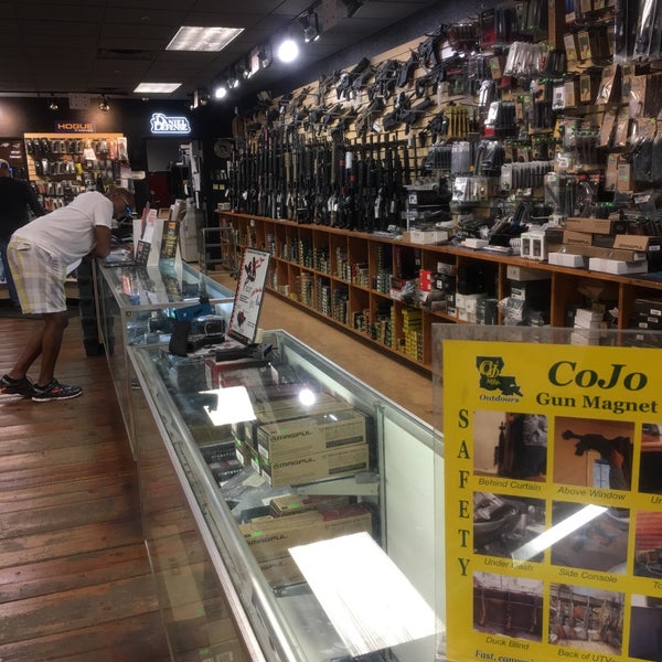 Photo taken at Discount Firearms &amp; Ammo by Julie E. on 9/29/2017