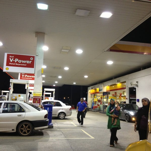 2/23/2013 tarihinde Faridzuan Z.ziyaretçi tarafından Shell'de çekilen fotoğraf