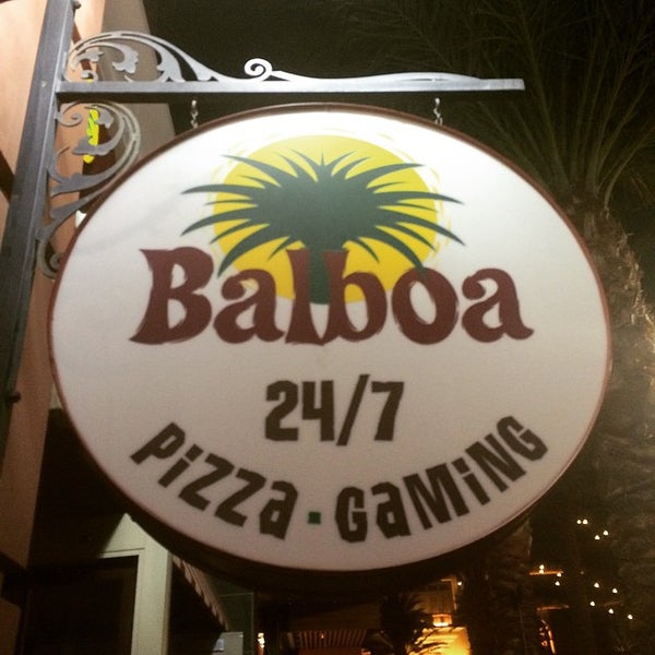 รูปภาพถ่ายที่ Balboa Pizza โดย Tim Vicki B. เมื่อ 3/24/2015