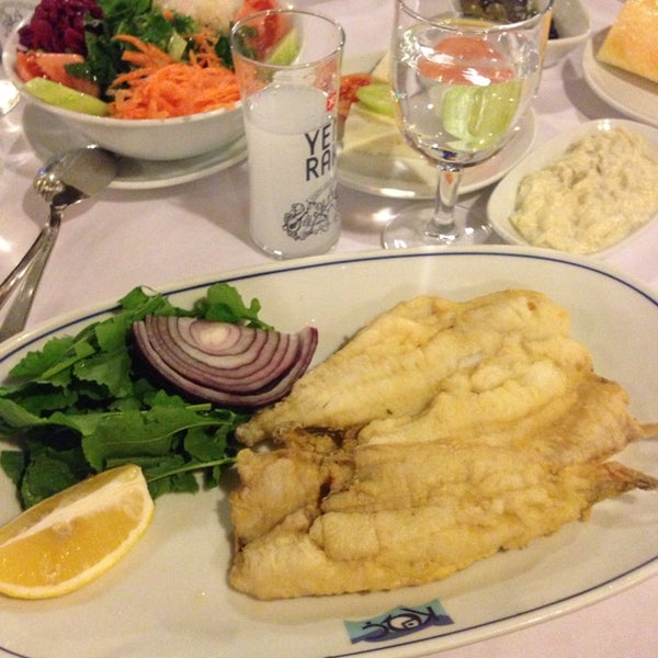 Das Foto wurde bei Koç Restaurant von . . am 11/30/2014 aufgenommen