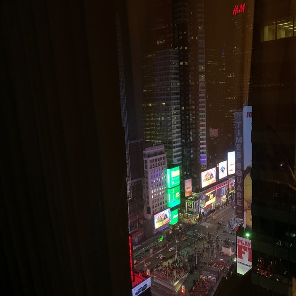 รูปภาพถ่ายที่ Crowne Plaza Times Square Manhattan โดย 🦩 เมื่อ 11/10/2019