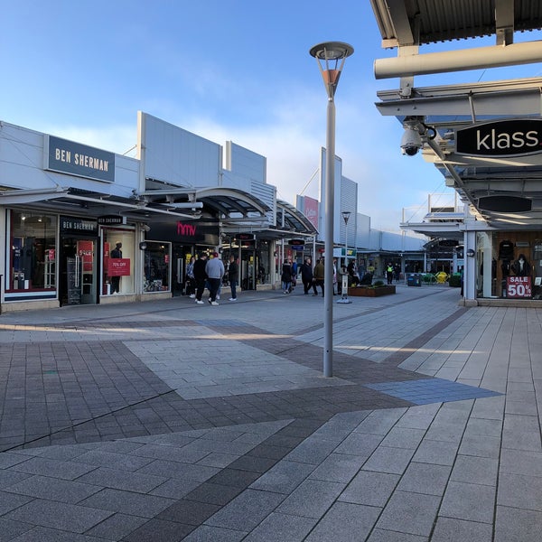 Junction 32 Outlet Shopping Village 16 tips