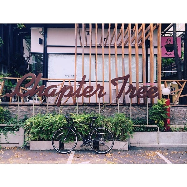 Photo taken at Chapter Tree Coffee House by Sahutsa I. on 4/14/2014